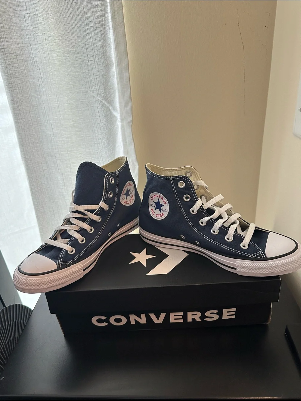 Converse Unisex Women’s size 8 Navy Chuck Taylor All Star High Top Sneakers